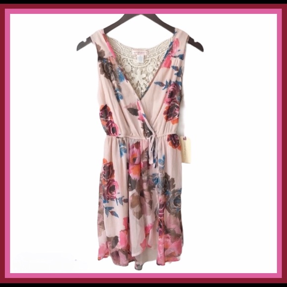 NWT BAND OF GYPSIES PINK FLORAL FAUX-WRAP MINI DRESS - Picture 4 of 8